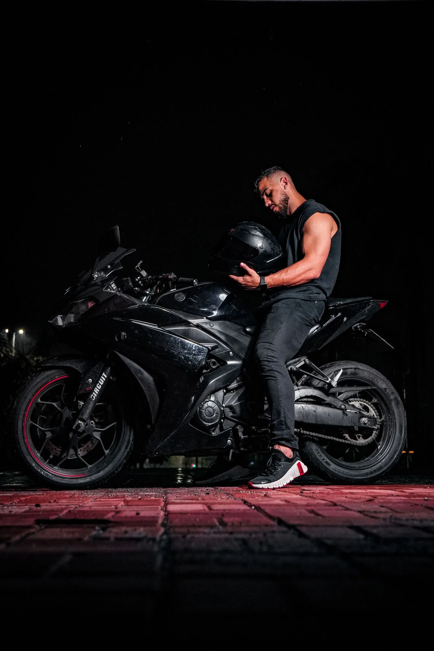 Jasa detailing motor jogja — motor sport hitam mengkilap setelah pengerjaan detailing di Exist Auto Care