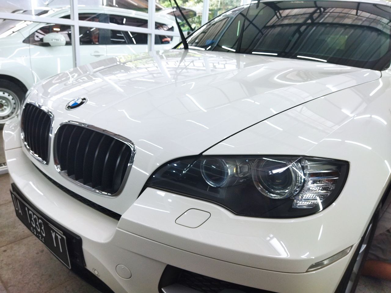 Hasil nano ceramic coating mobil jogja di Exist Auto Care — cat hitam mengkilap