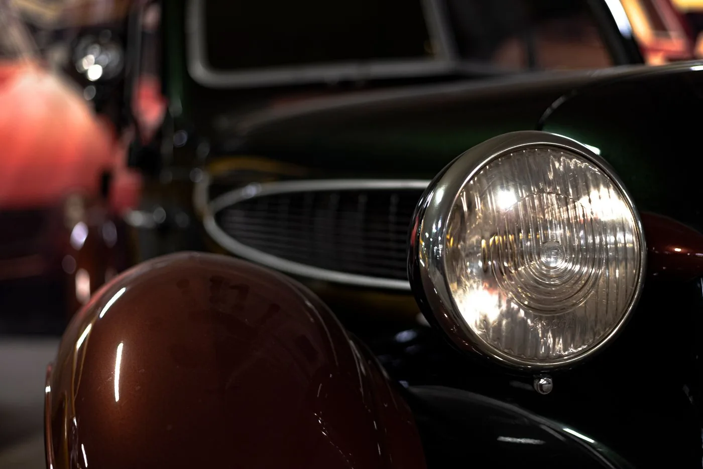 Lampu mobil klasik dengan mika bulat yang dapat dipoles kembali bening