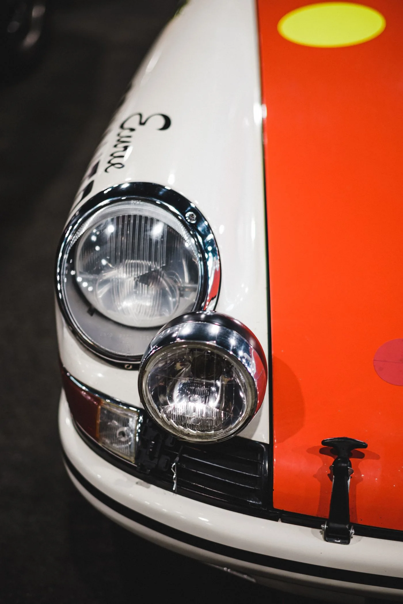Mika lampu mobil kembali bening setelah restorasi headlamp di Exist Auto Care Jogja
